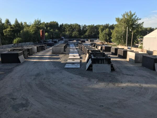 Gotowe szamba betonowe na placu w Suwałkach
